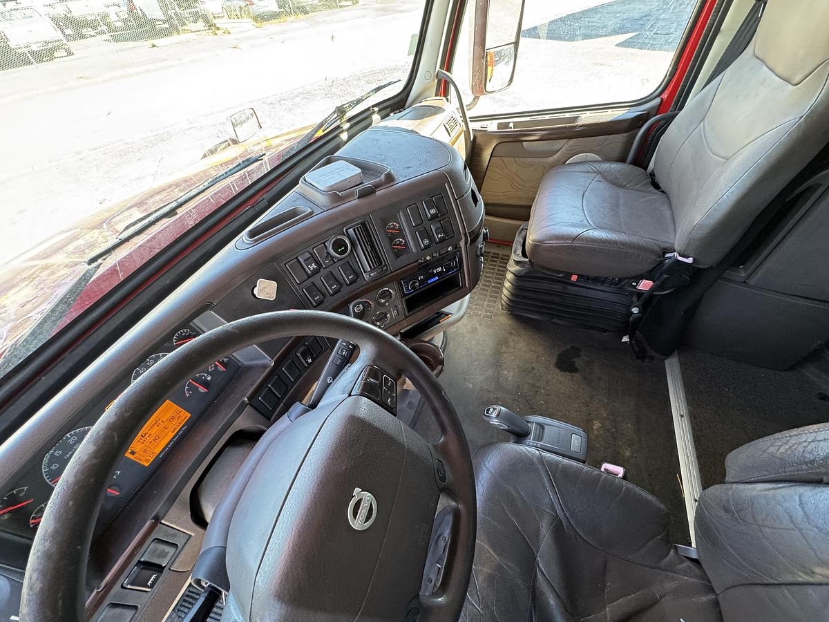 Used 2013 VOLVO VNL 64T