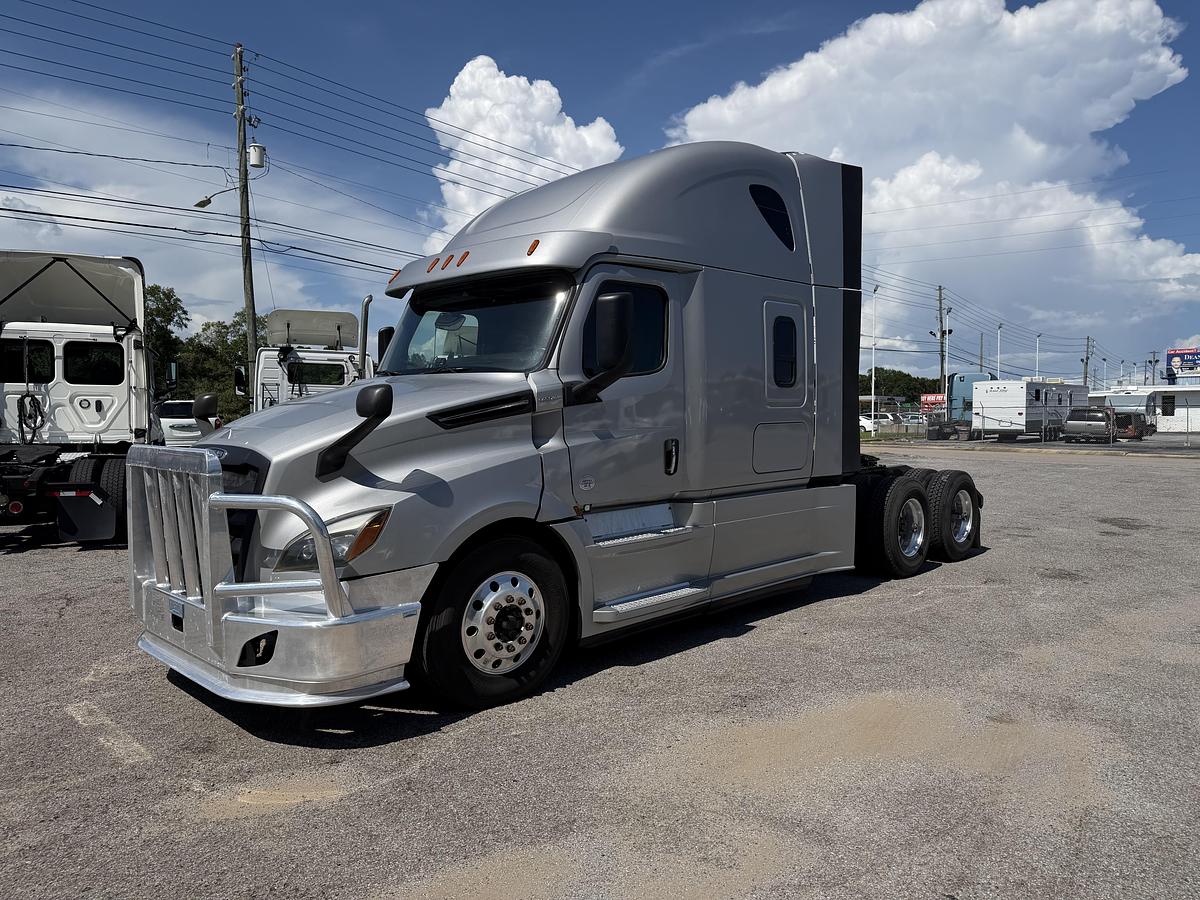 Used 2019 Freightliner CASCADIA 126