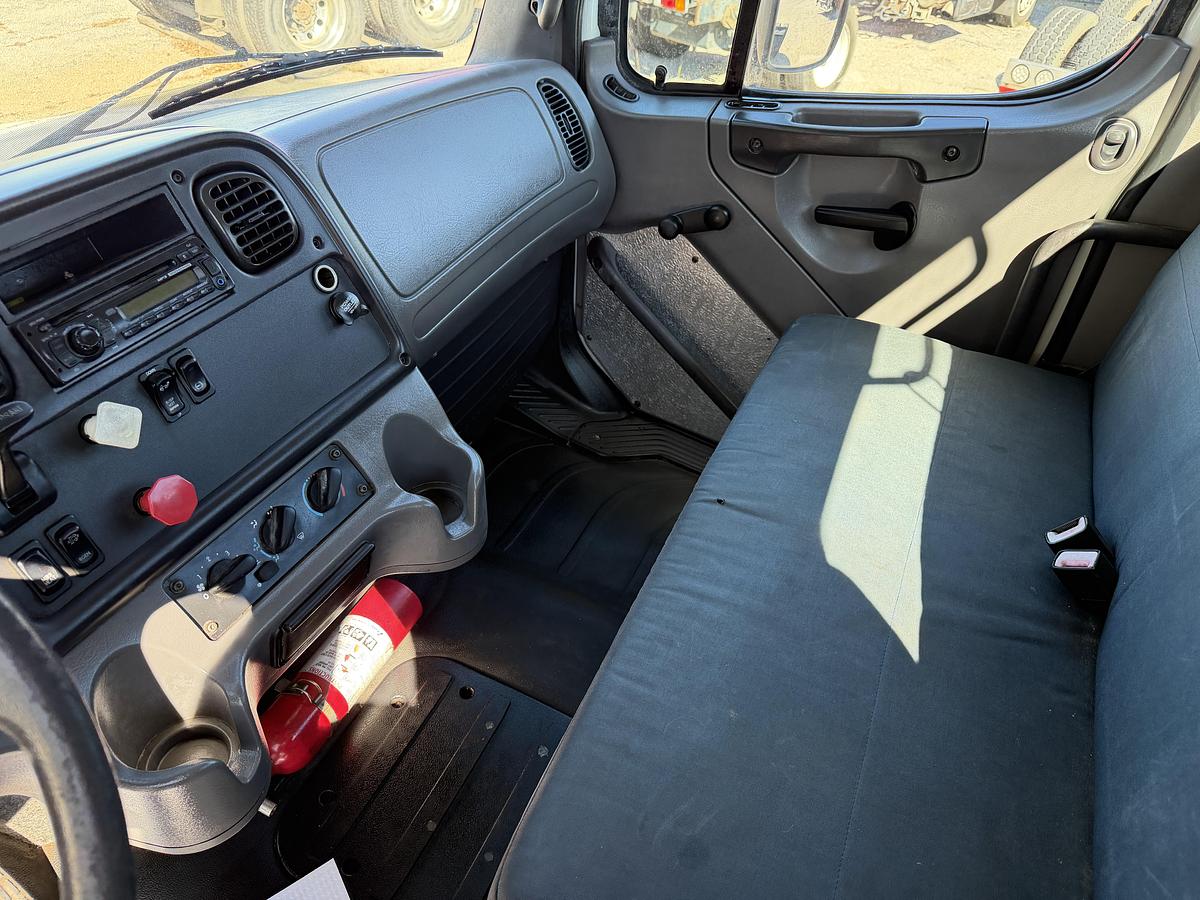Used 2015 Freightliner M2 106