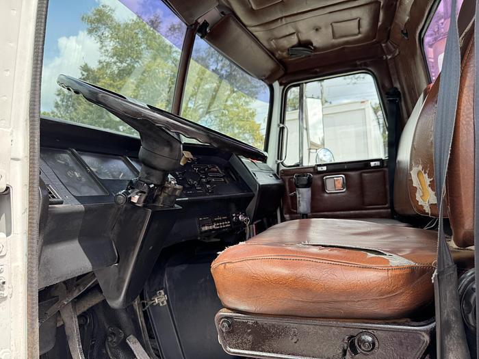 Used 1994 VOLVO WG42T