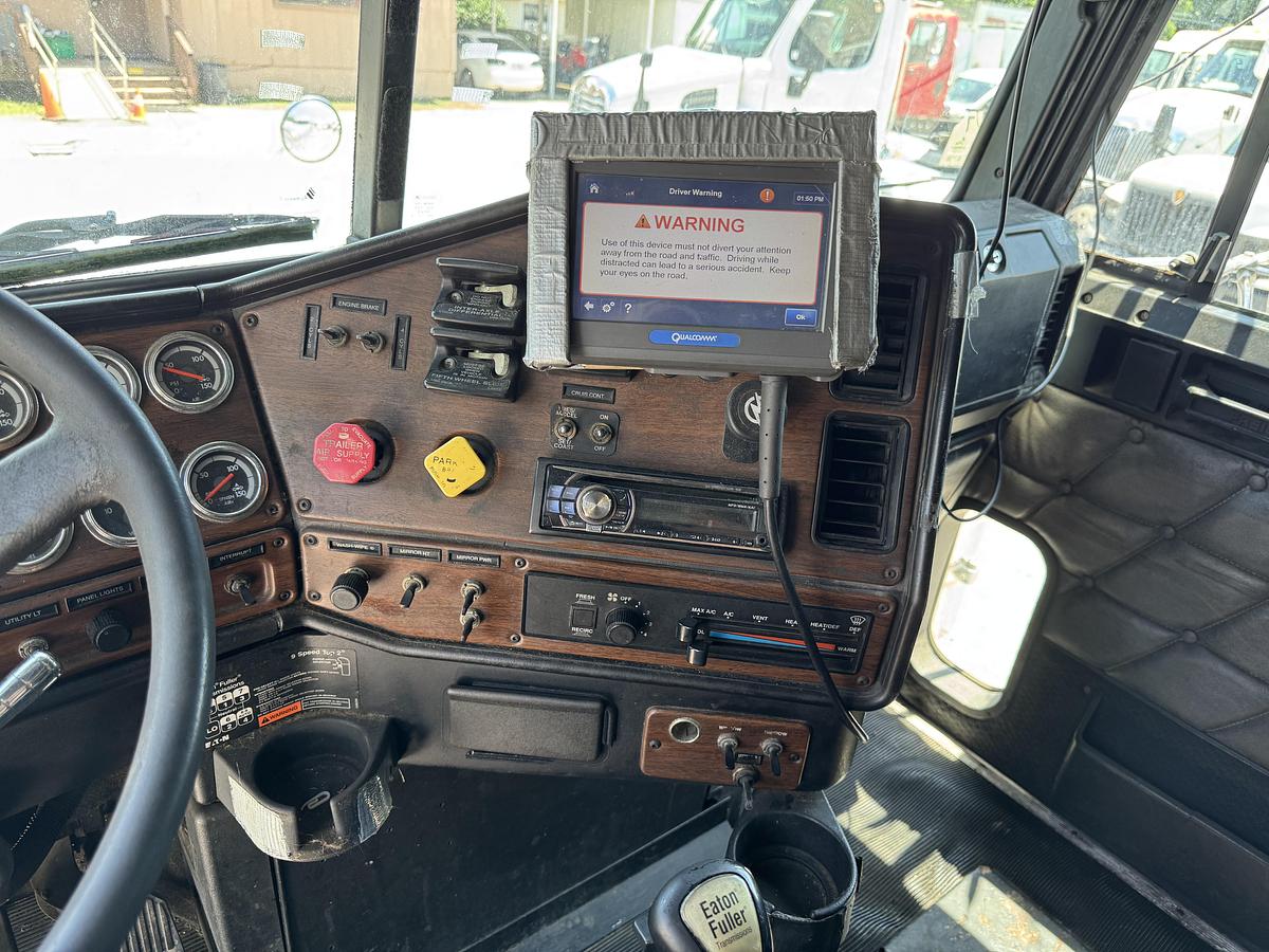 Used 2006 Freightliner® CLASSIC XL