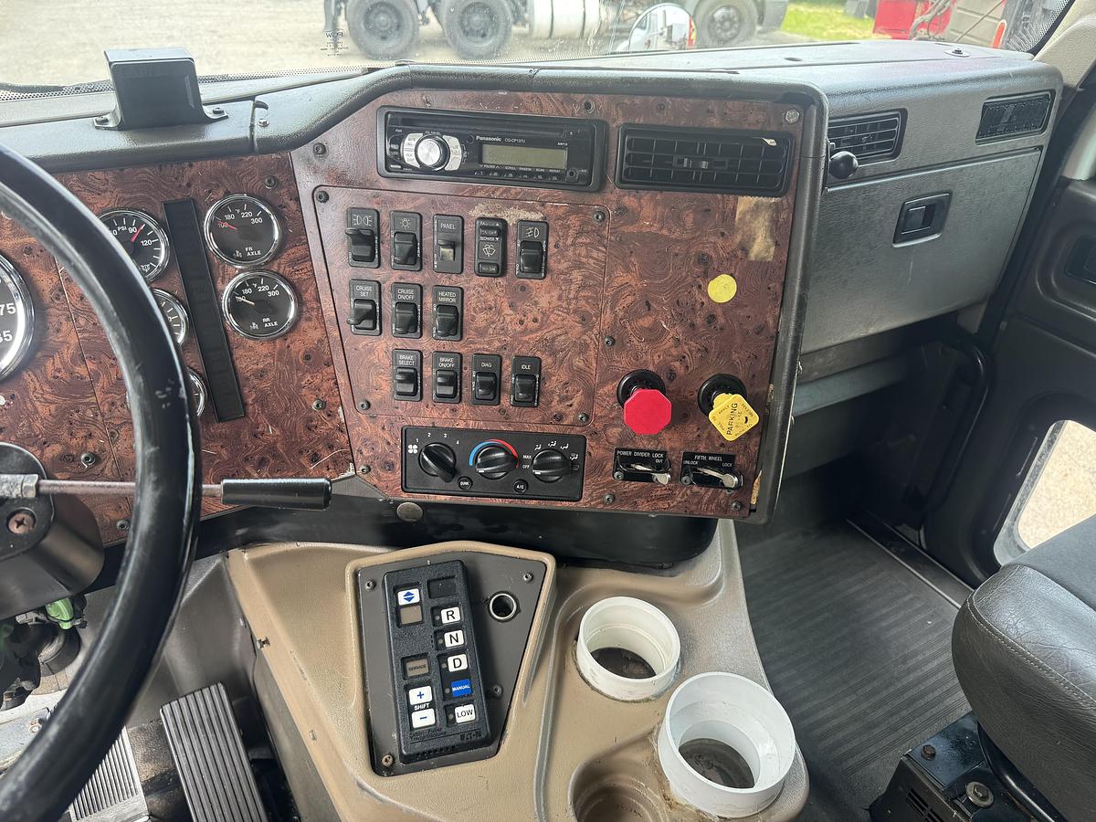 Used 2002 International® 9200i