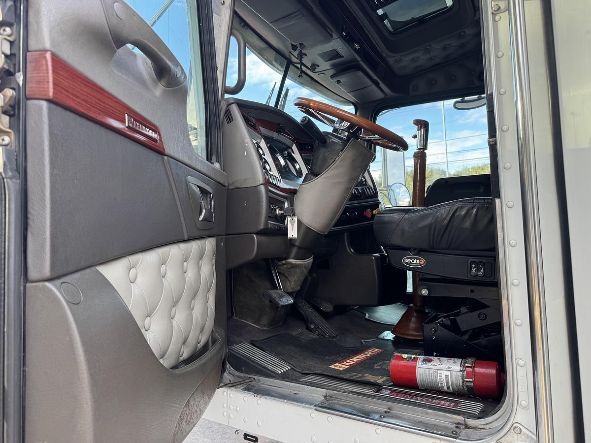 Used 2007 KENWORTH W900L