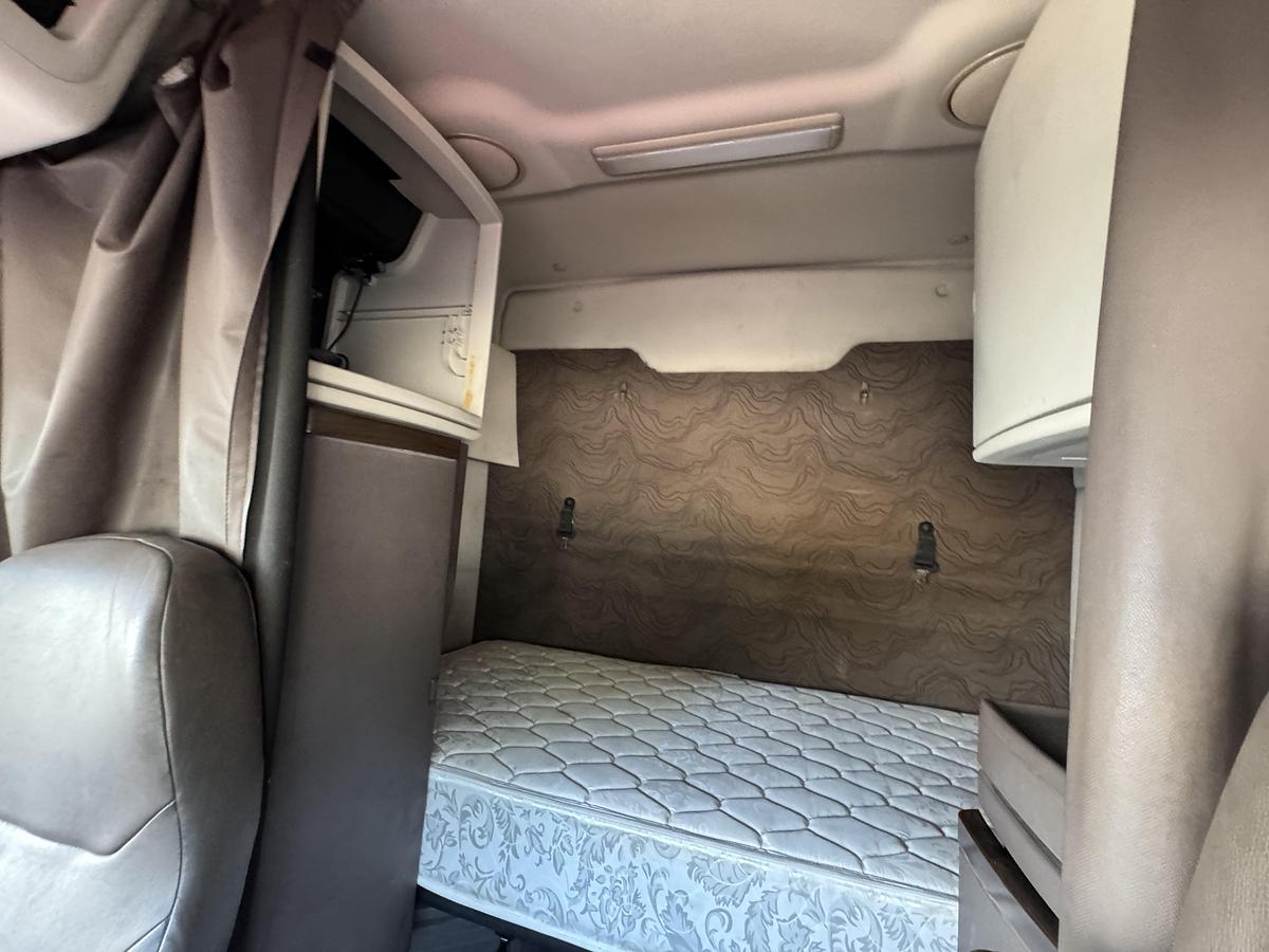 Used 2013 VOLVO VNL 64T