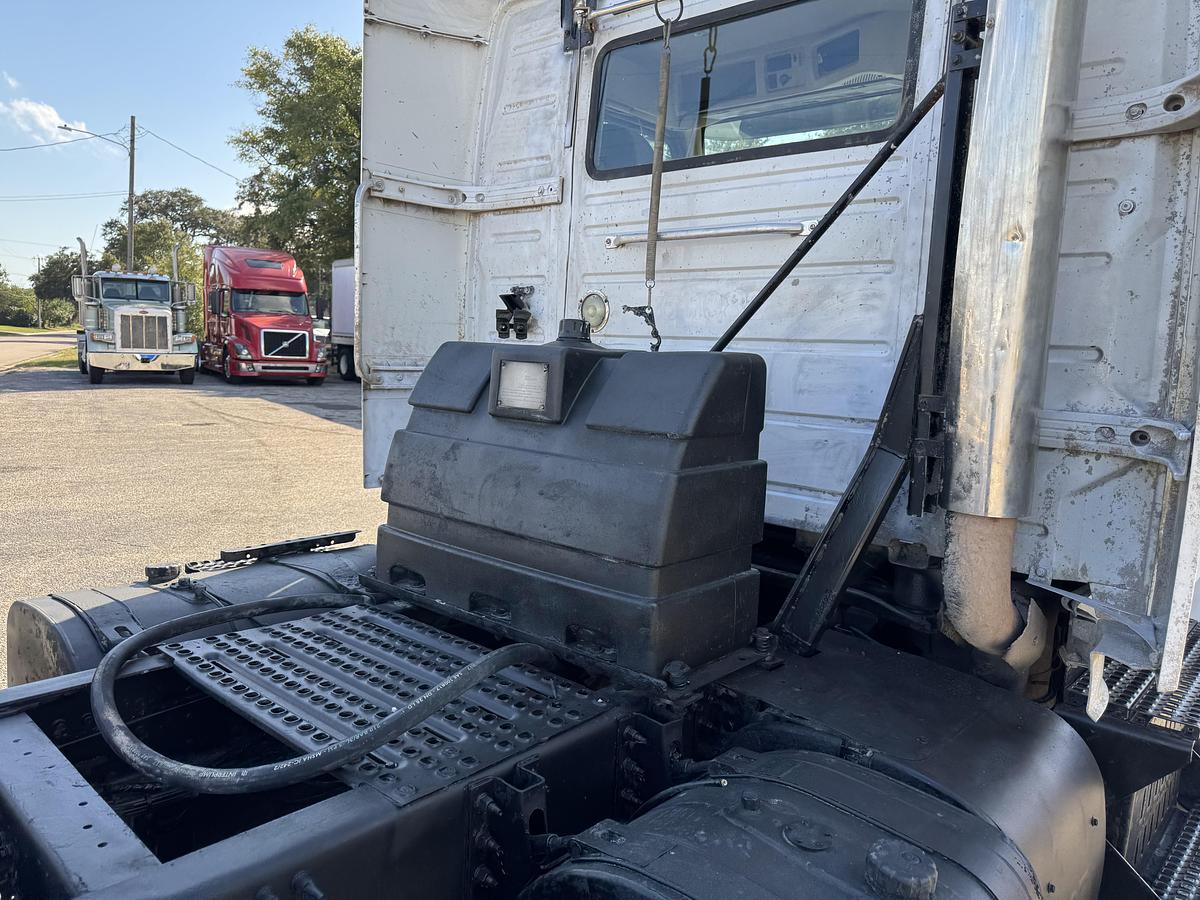 Used 2012 VOLVO VNM 64T