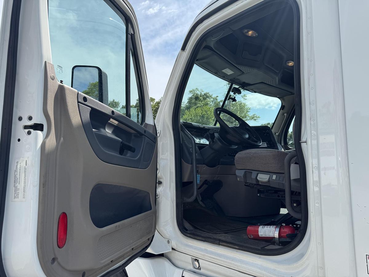 Used 2019 Freightliner® CASCADIA