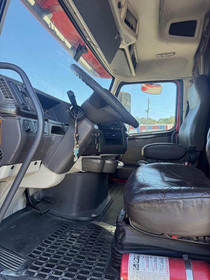 Used 2013 VOLVO VNL 64T