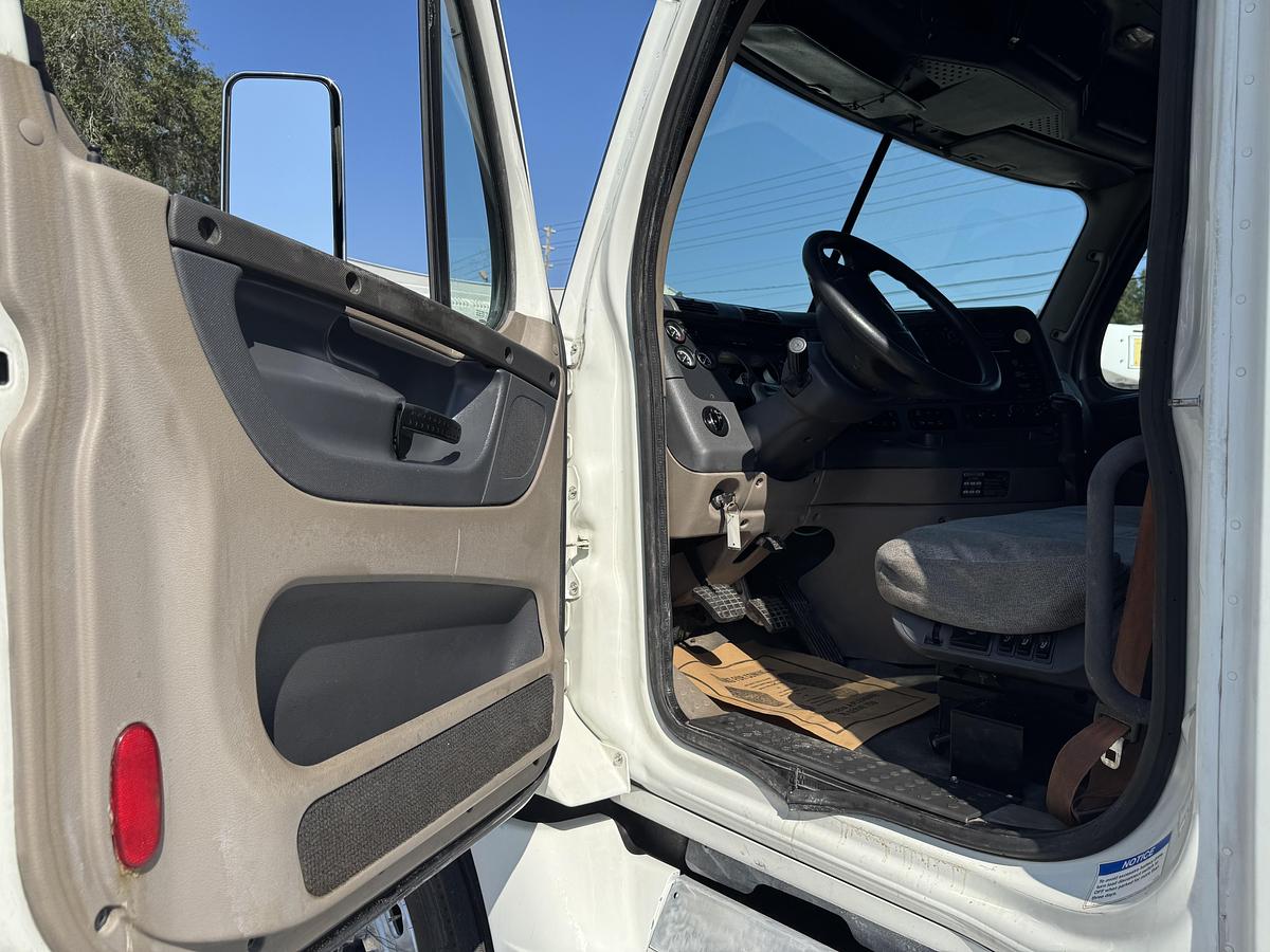 Used 2010 Freightliner® CASCADIA