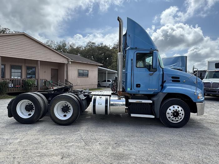 Used 2014 MACK CXU613