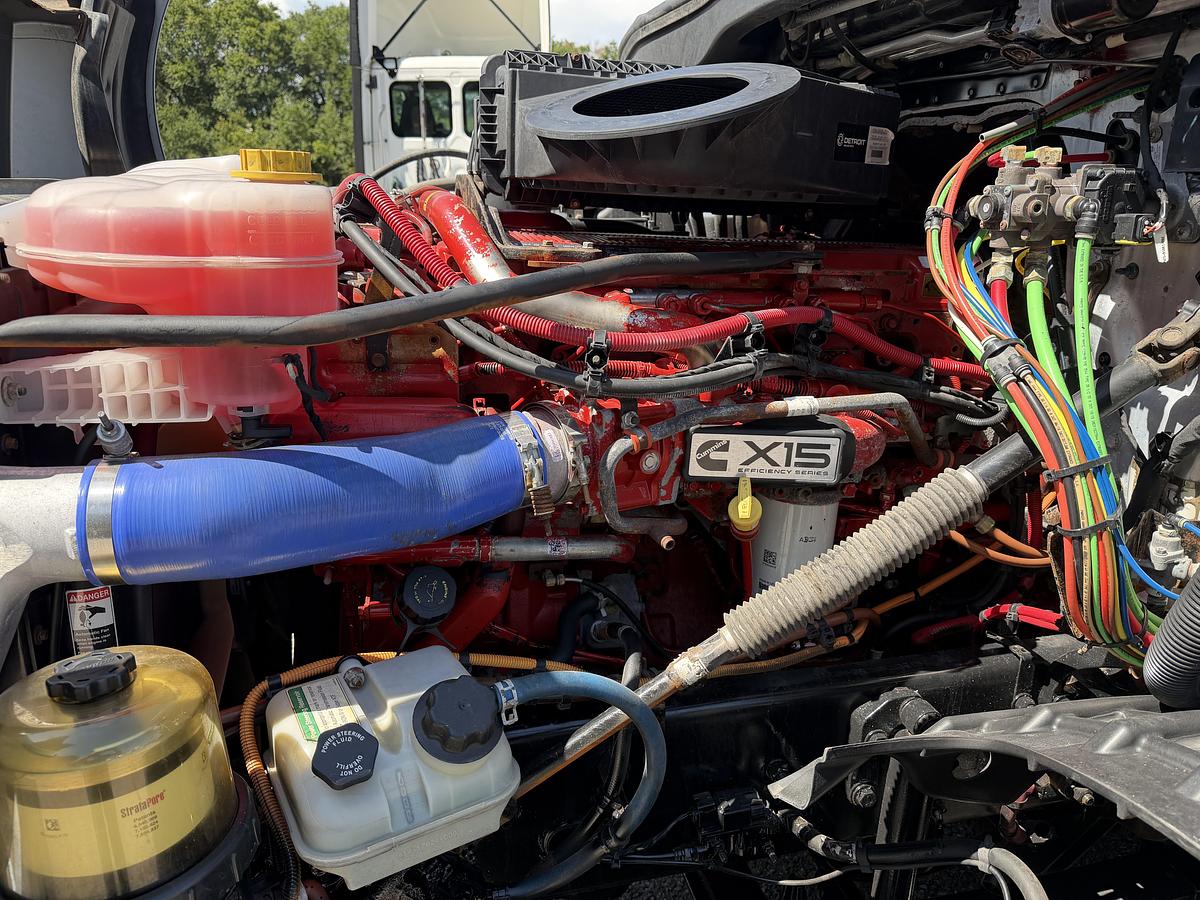 Used 2019 Freightliner CASCADIA 126