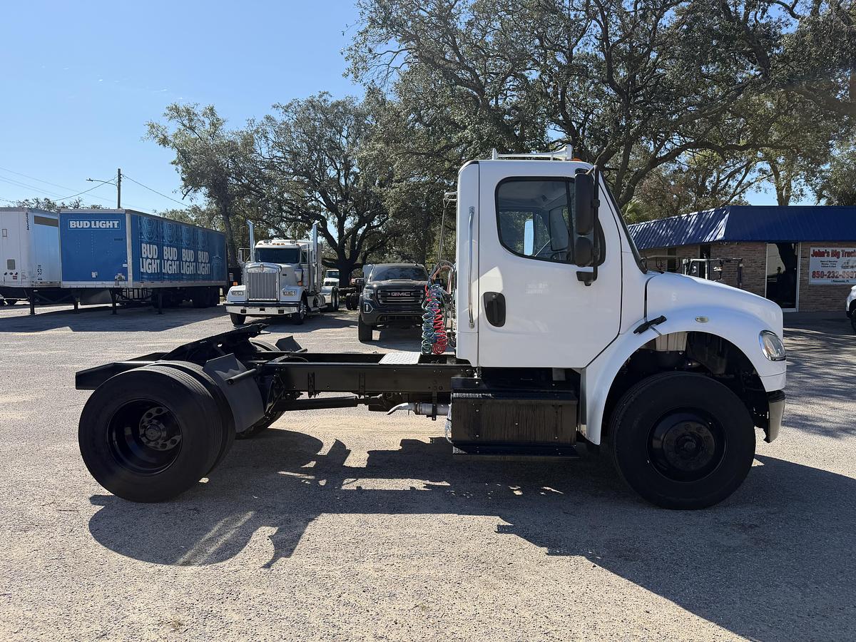 Used 2015 Freightliner M2 106