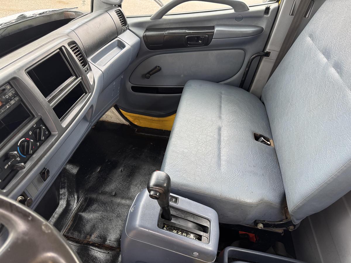 Used 2005 HINO 268