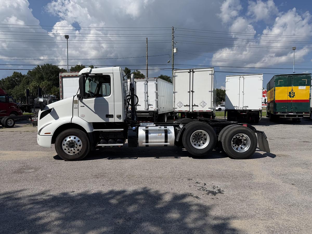 Used 2022 VOLVO VNR