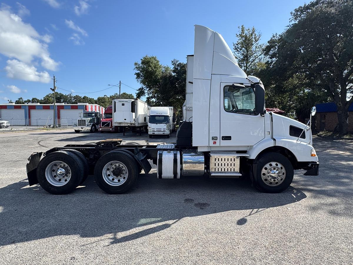 Used 2013 VOLVO VNM 64T