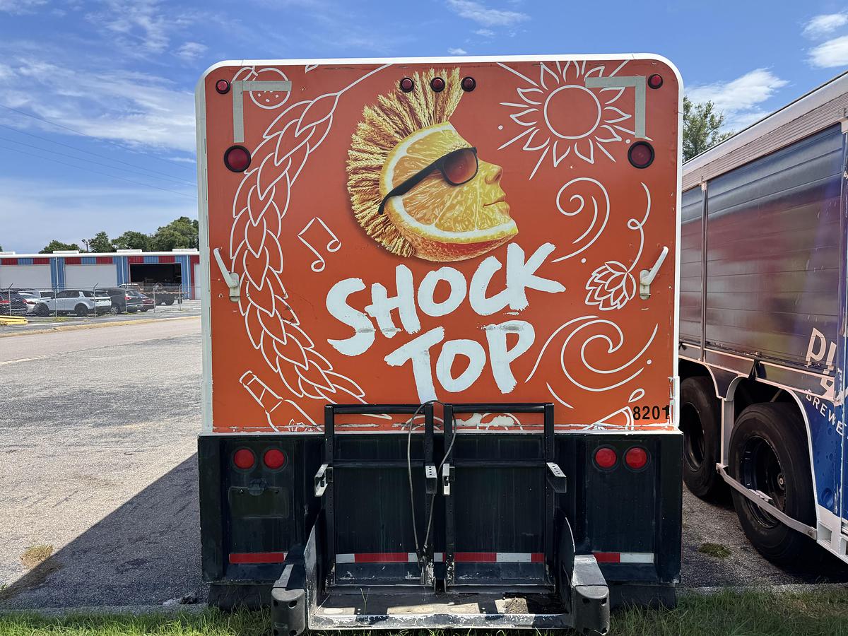 Used 2004 MICKEY REFRIGERATED BEVERAGE TRAILER