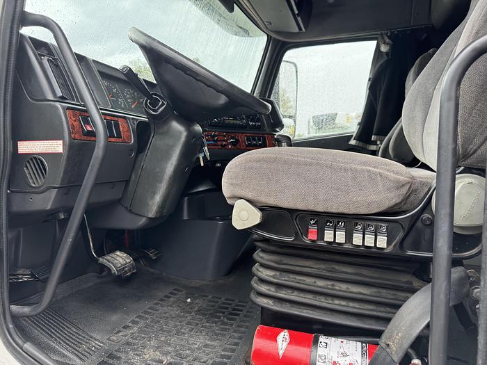 Used 2003 VOLVO VNL 64T