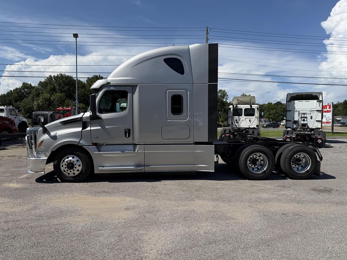 Used 2019 Freightliner CASCADIA 126