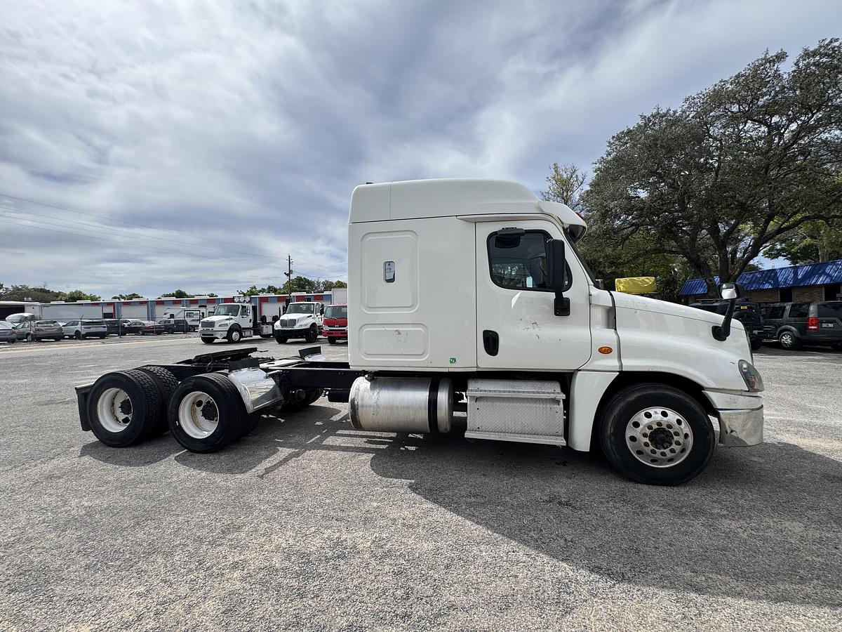 Used 2016 Freightliner® CASCADIA
