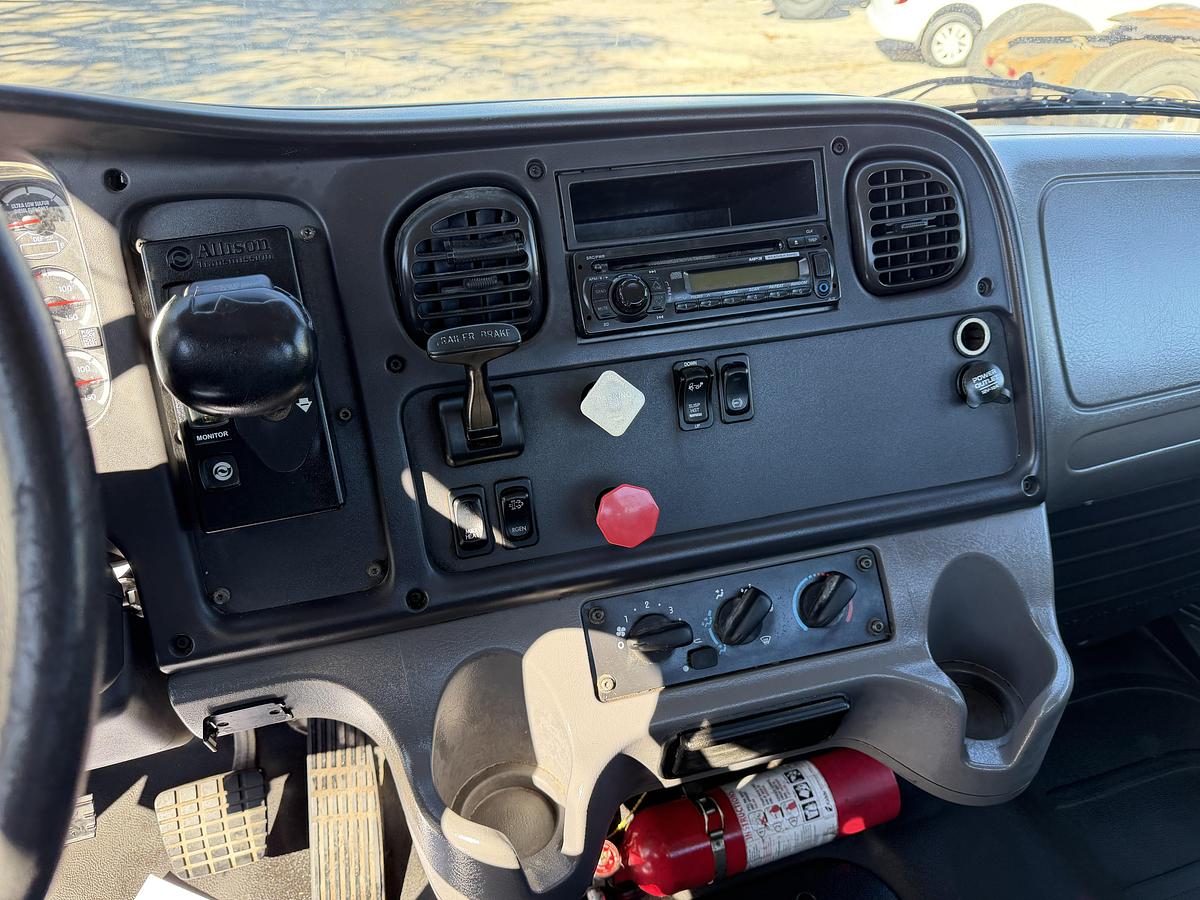 Used 2015 Freightliner M2 106