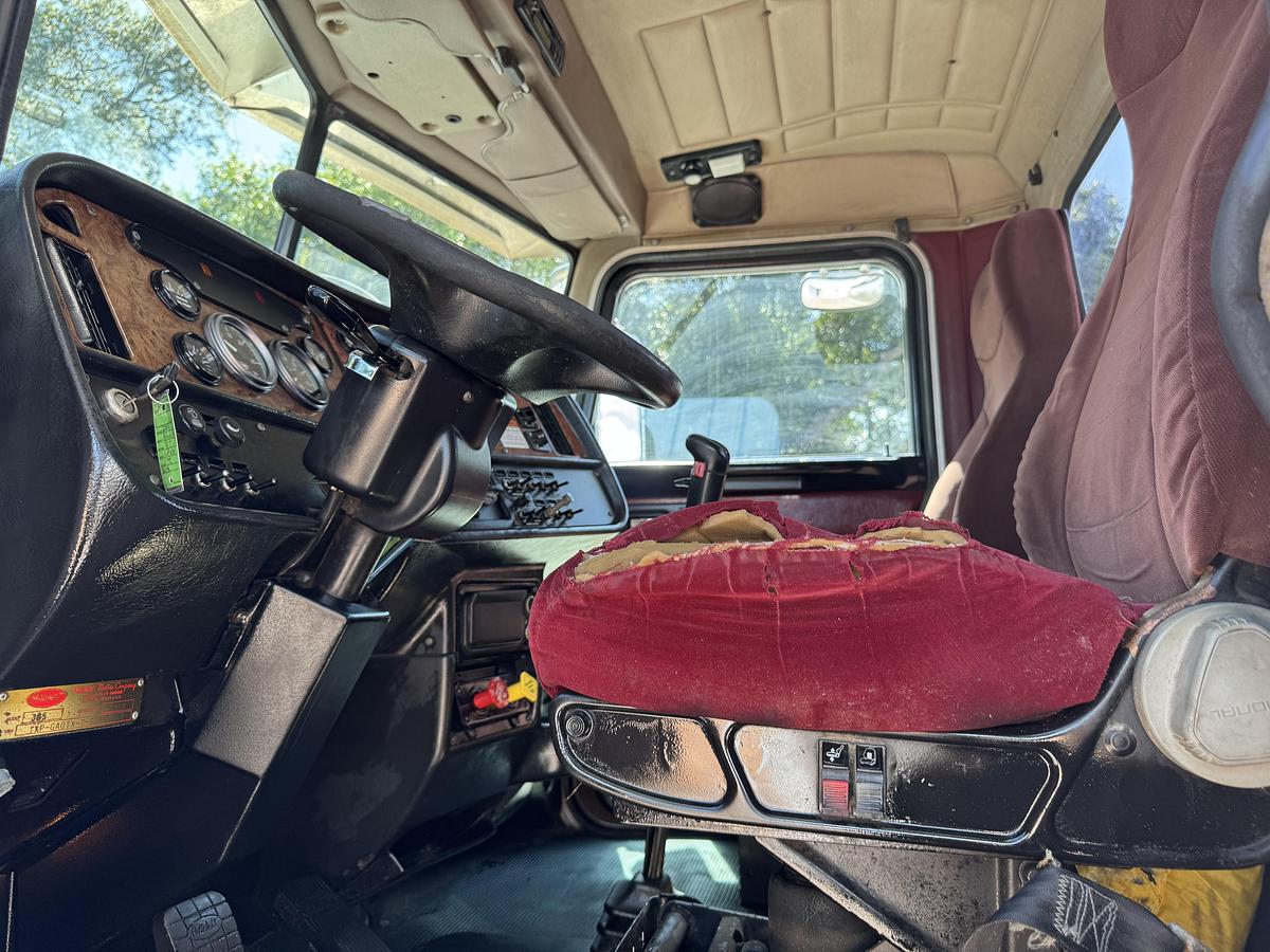 Used 2006 Peterbilt 385