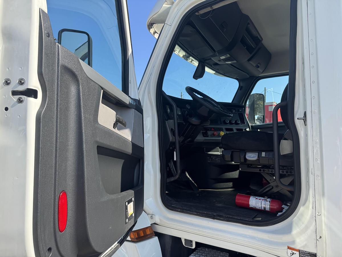 Used 2018 Freightliner® CASCADIA 126