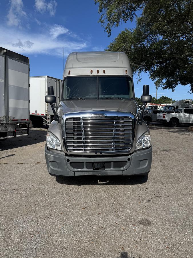 Used 2013 Freightliner CASCADIA