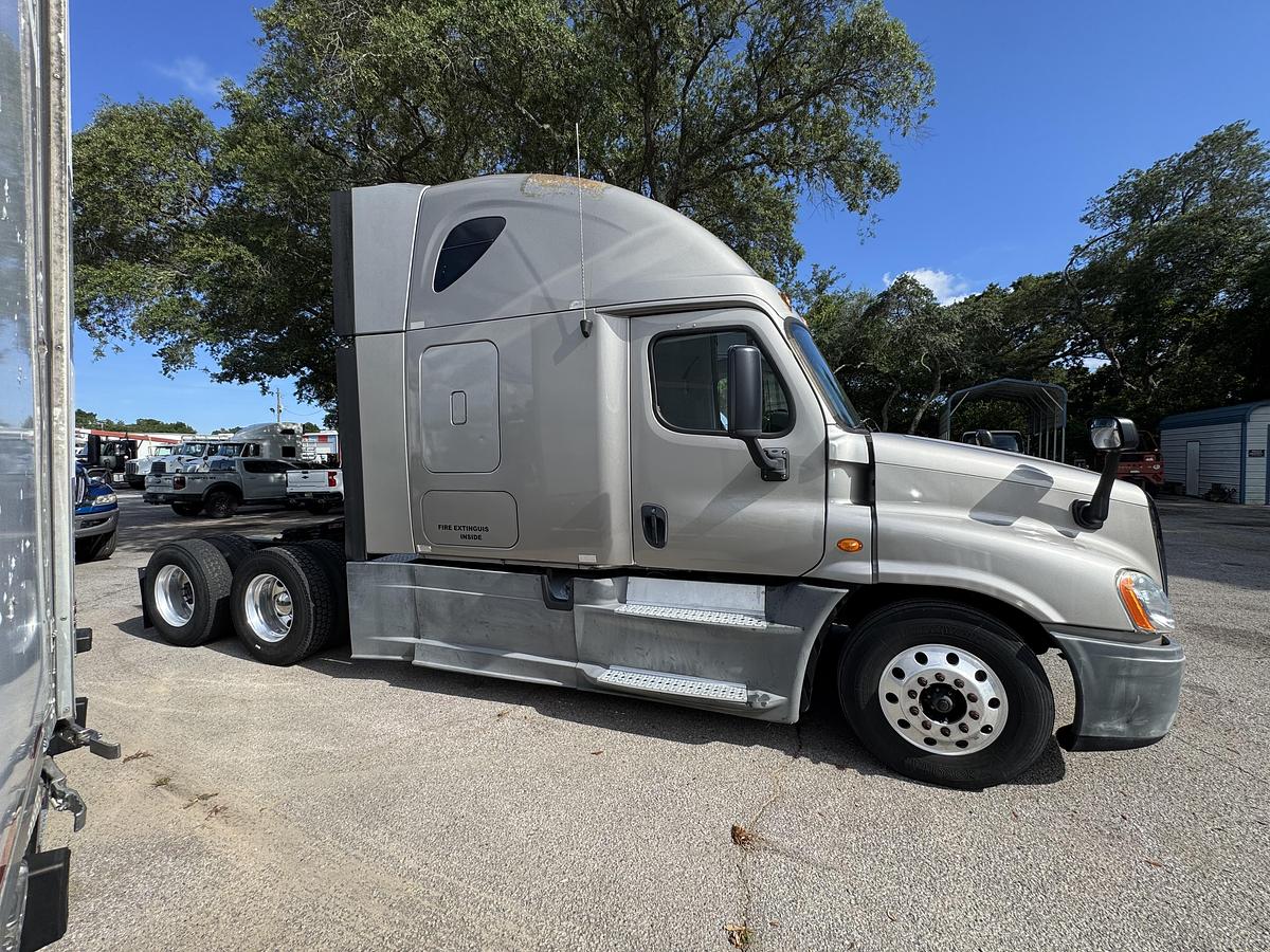 Used 2013 Freightliner CASCADIA