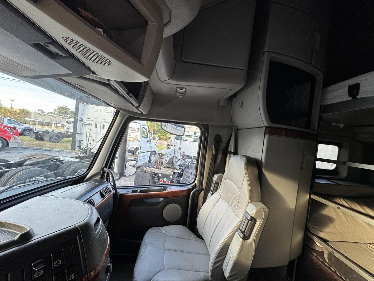 Used 2005 VOLVO VNL 780