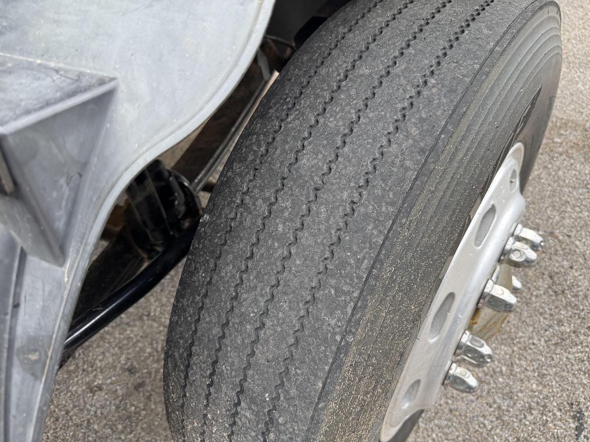 Used 2010 VOLVO VNM64T