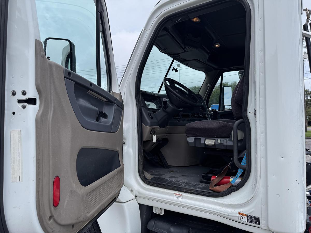 Used 2016 Freightliner® CASCADIA