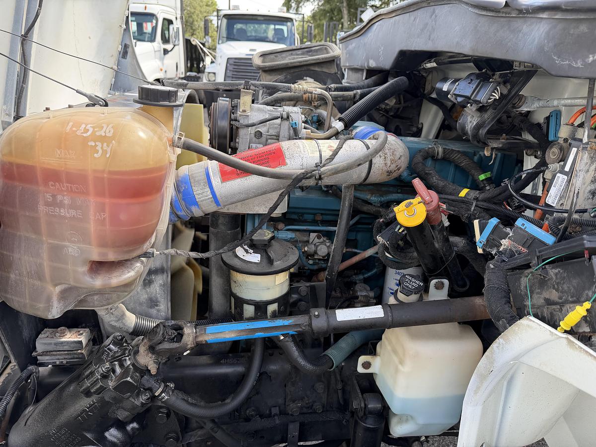 Used 2004 INTERNATIONAL 4300