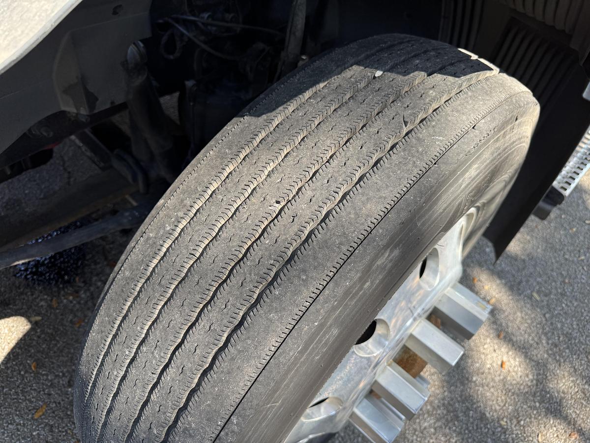 Used 2013 VOLVO VNL 64T