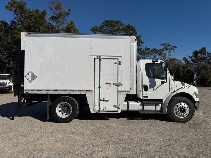 Used 2007 FREIGHTLINER M2 106