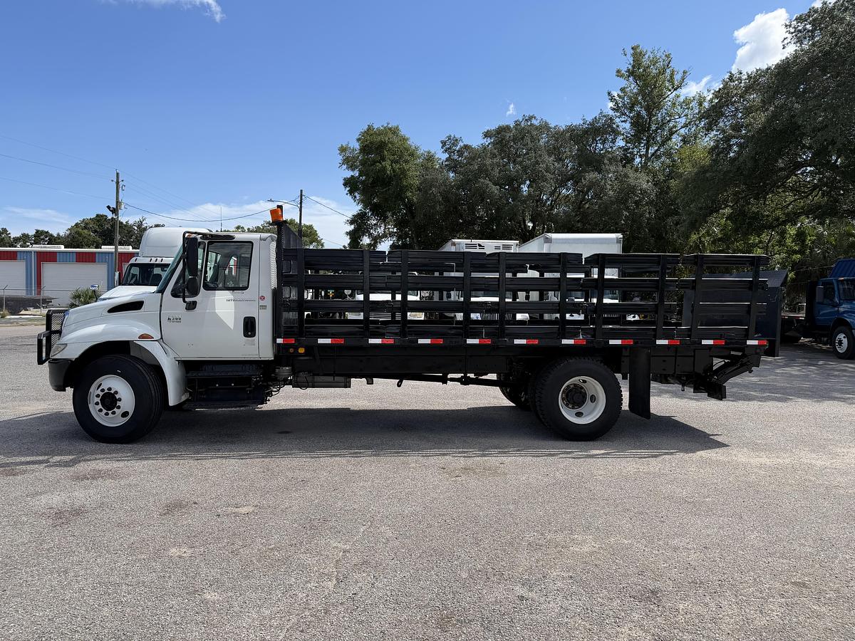 Used 2004 INTERNATIONAL 4300
