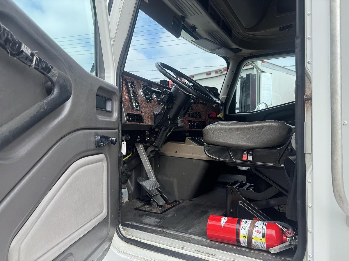 Used 2002 International® 9200i