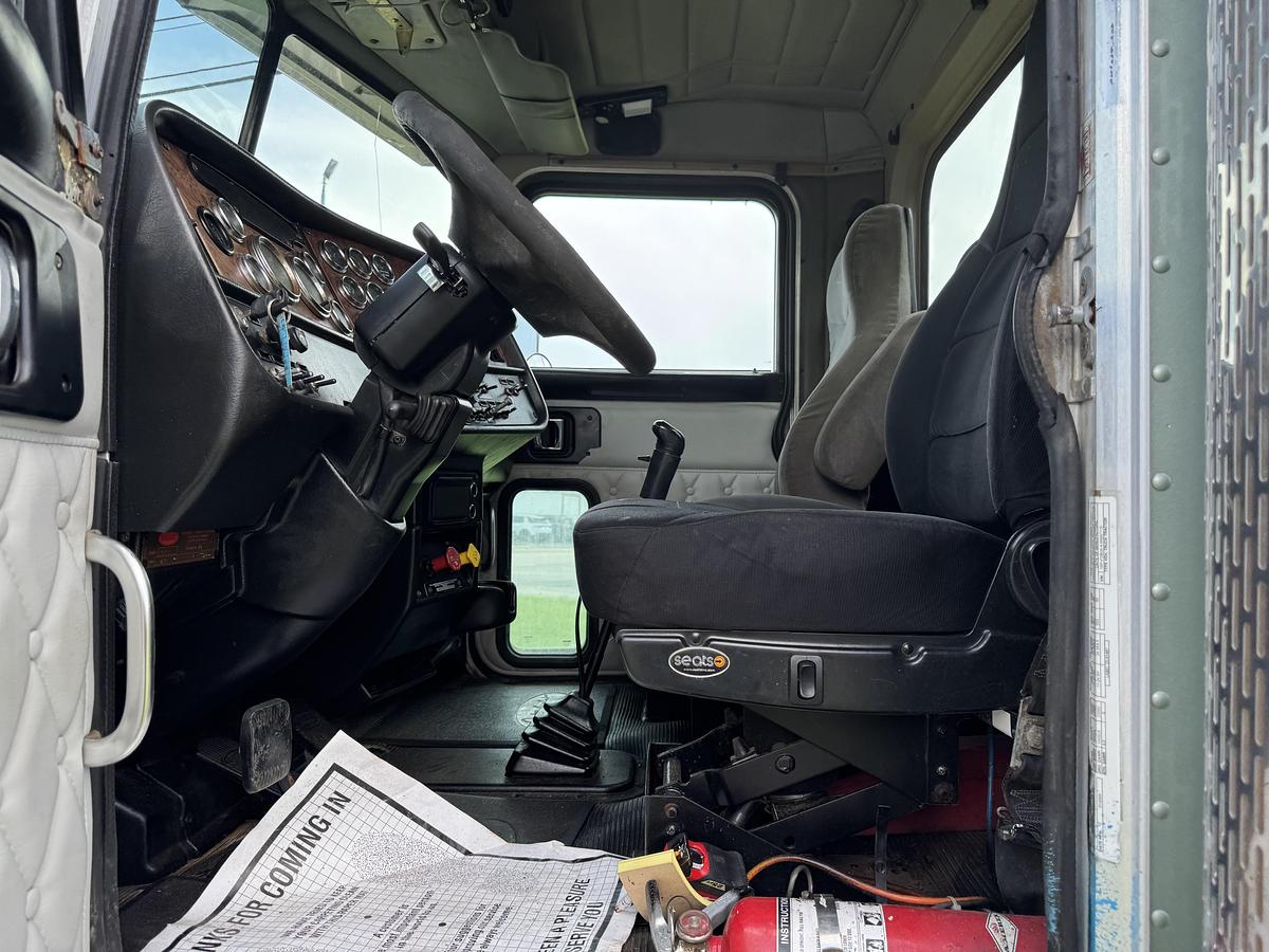 Used 2005 Peterbilt 378