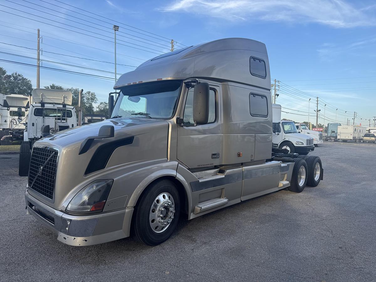 Used 2005 VOLVO VNL 780