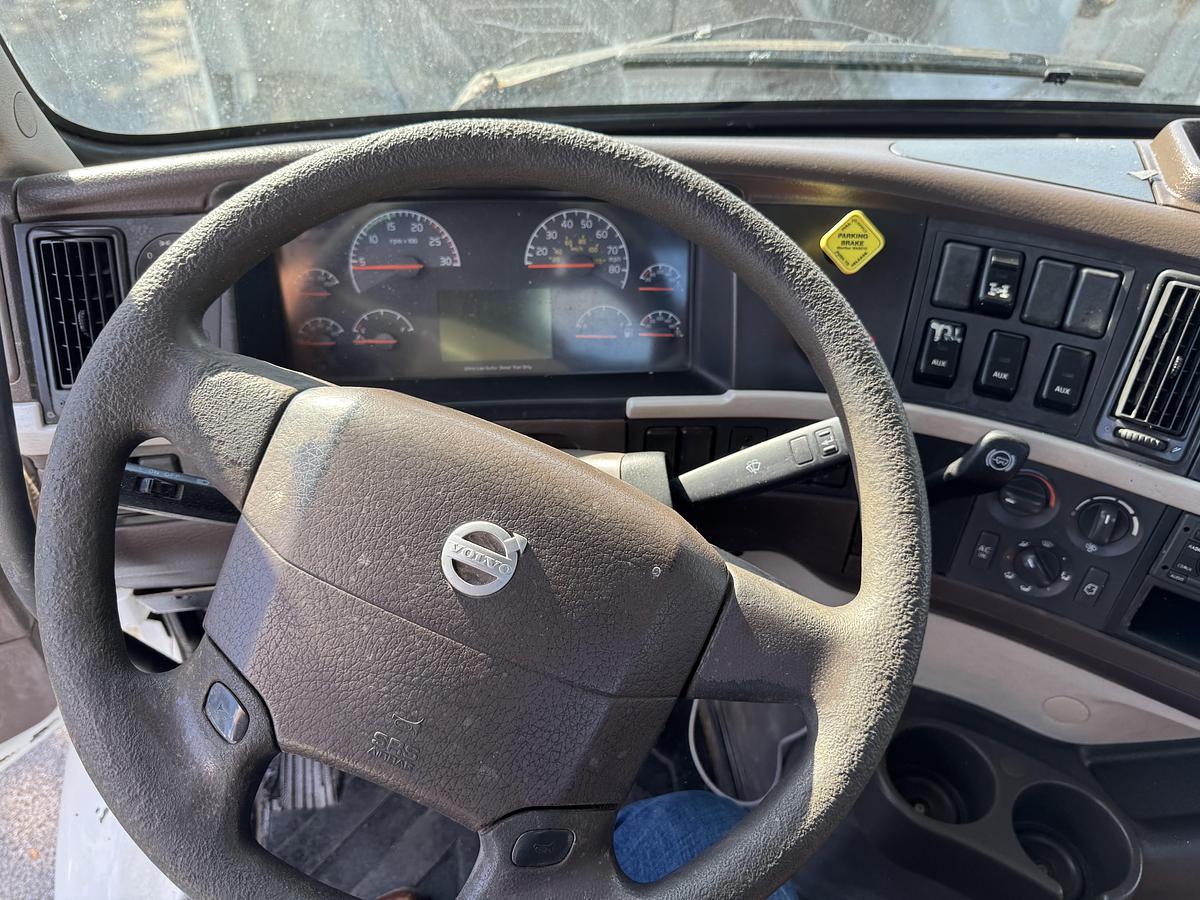 Used 2013 VOLVO VNM 64T
