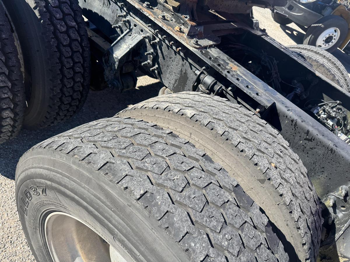 Used 2013 VOLVO VNL 64T