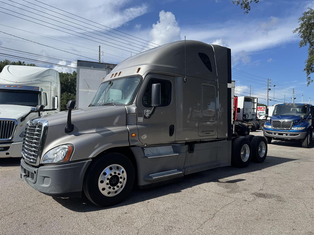 Used 2013 Freightliner CASCADIA