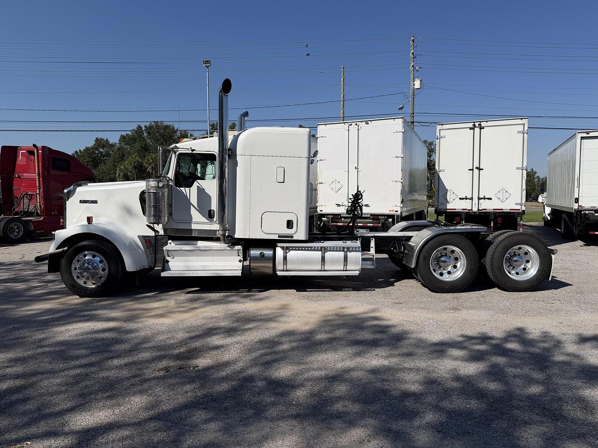 Used 2013 KENWORTH W900L