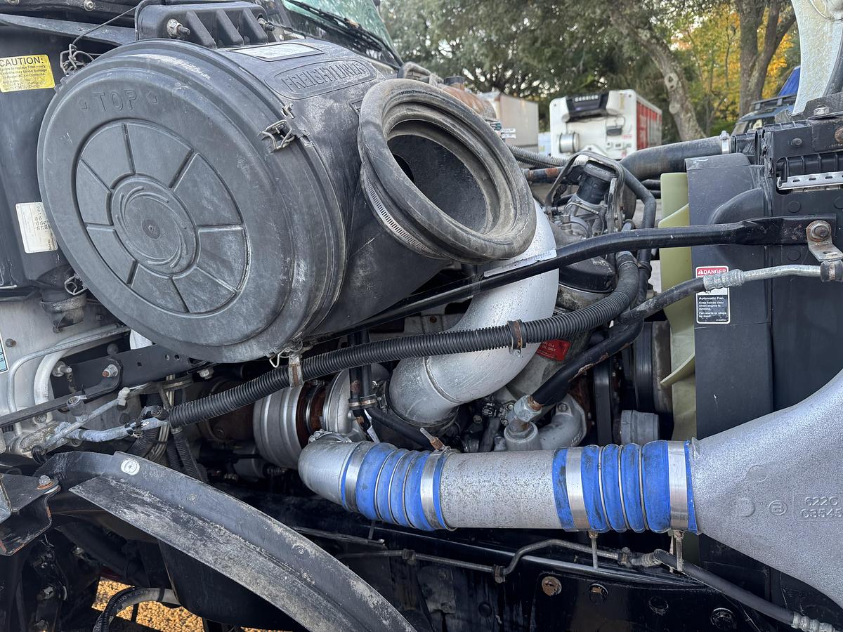 Used 2005 Freightliner® COLUMBIA