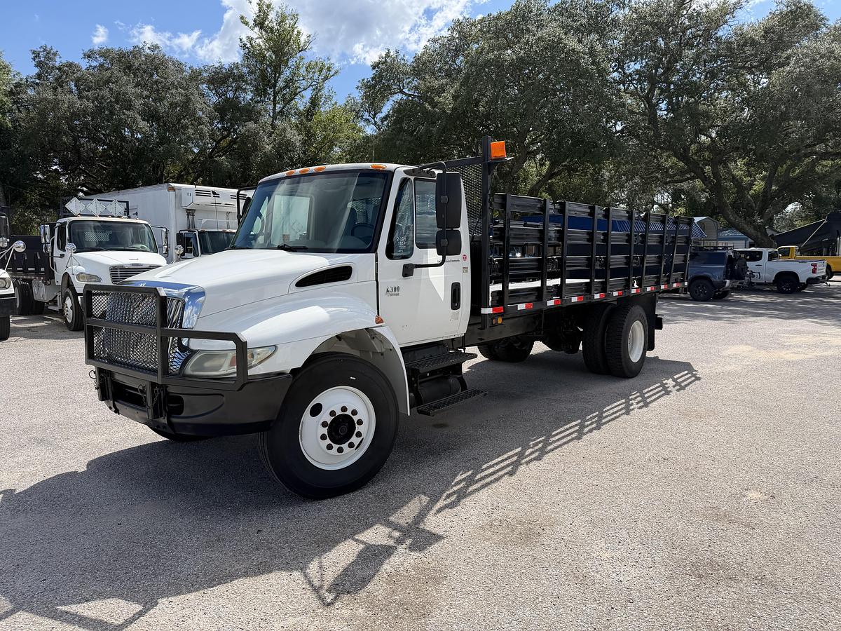 Used 2004 INTERNATIONAL 4300
