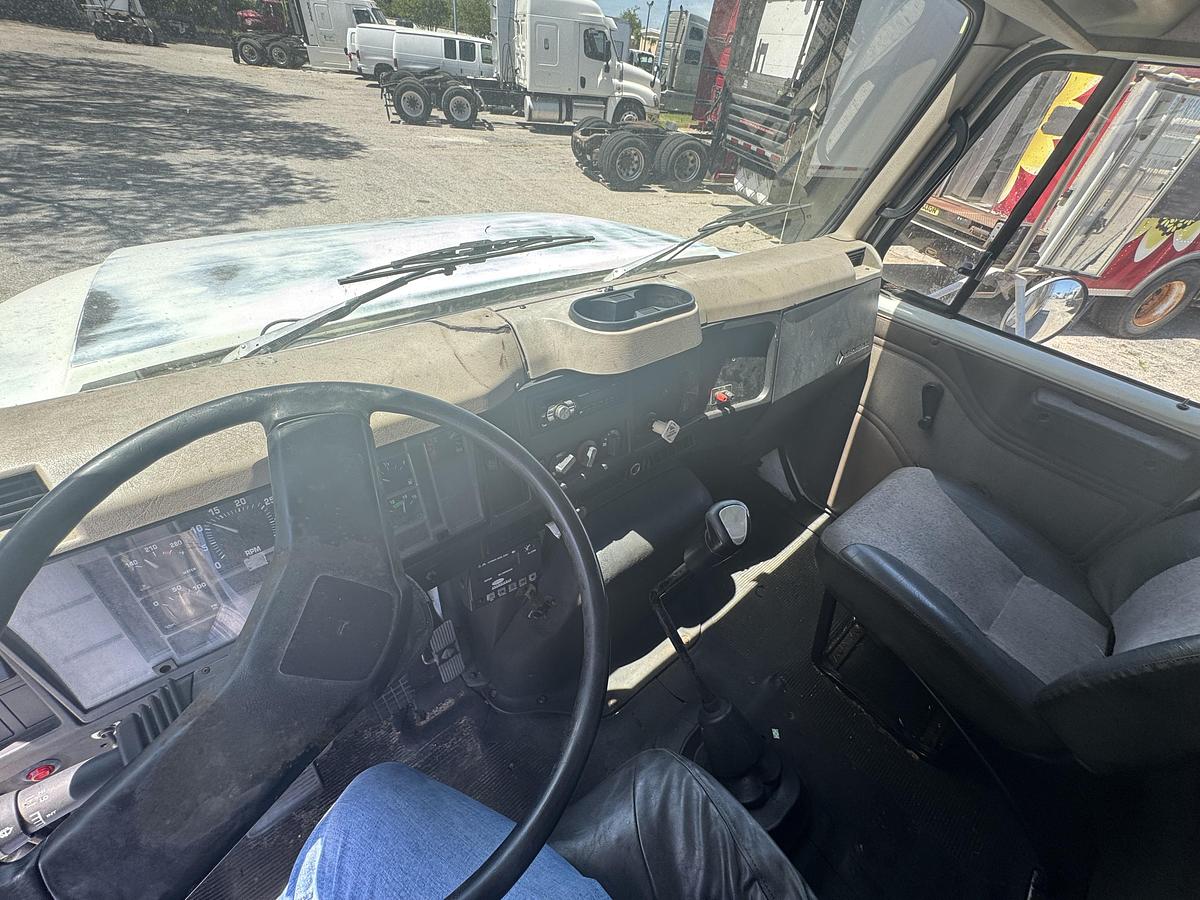 Used 2001 INTERNATIONAL 4700