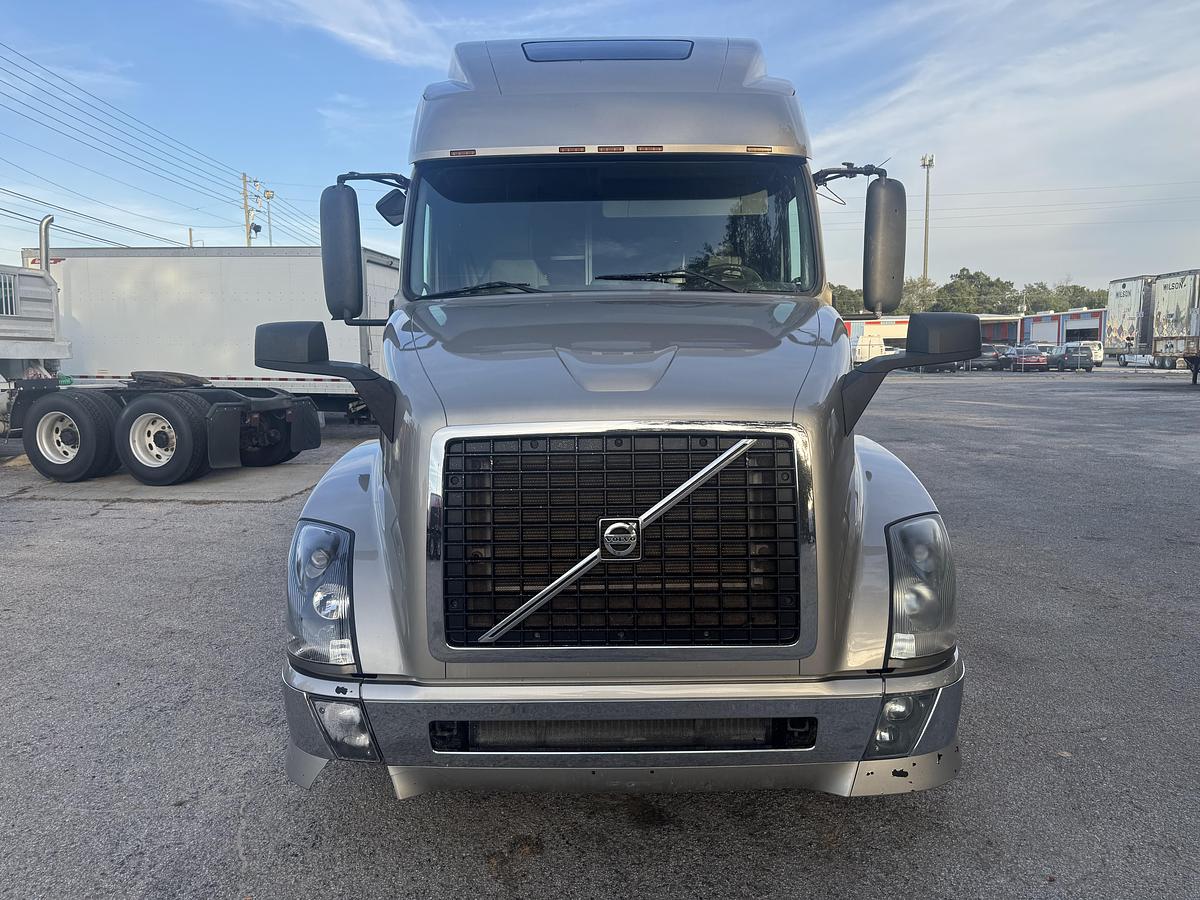 Used 2005 VOLVO VNL 780