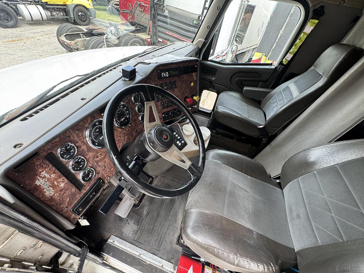 Used 2002 International® 9200i