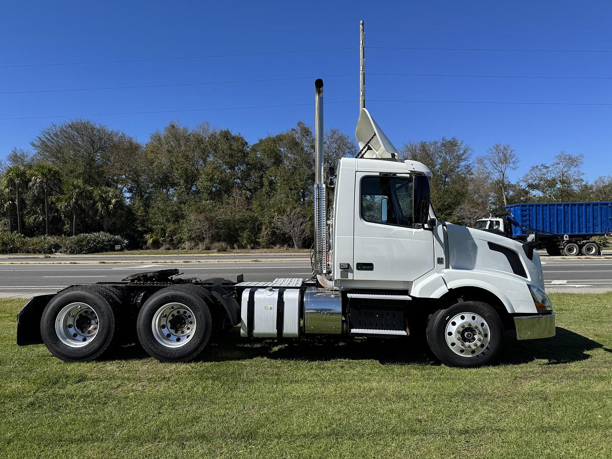 Used 2016 VOLVO VNL