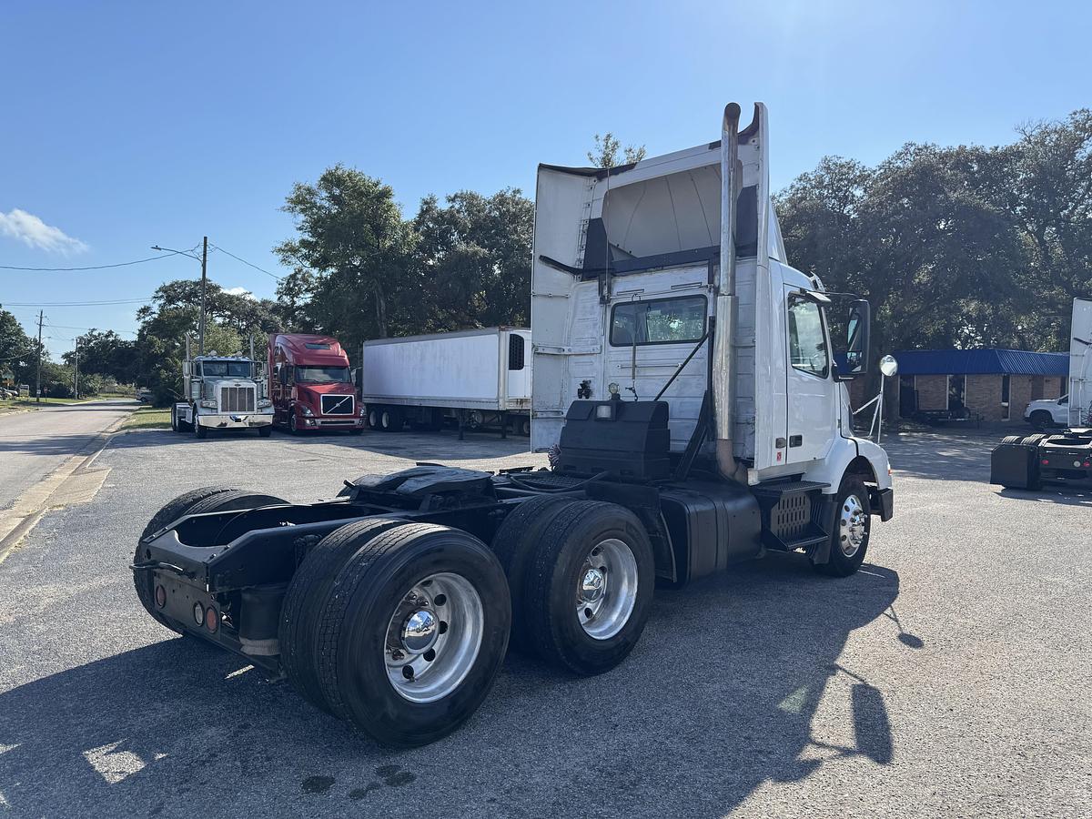 Used 2012 VOLVO VNM 64T