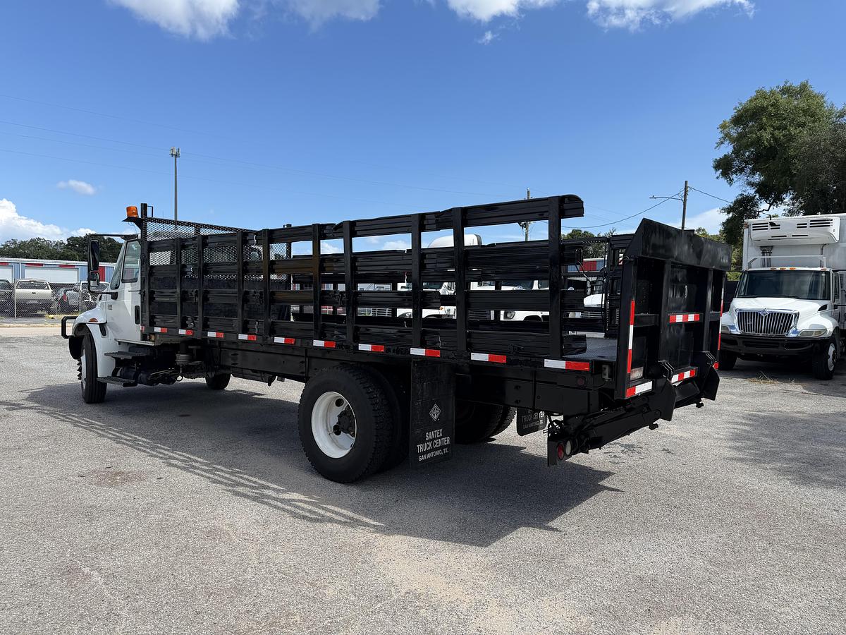 Used 2004 INTERNATIONAL 4300