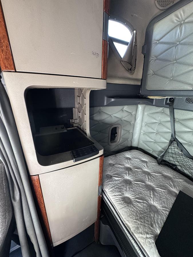 Used 2010 Freightliner® CASCADIA